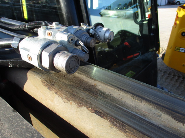 2021 JCB 3TS-8T Compact Track Loader