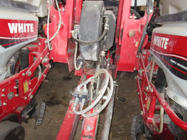 2013 White 8222 Planter
