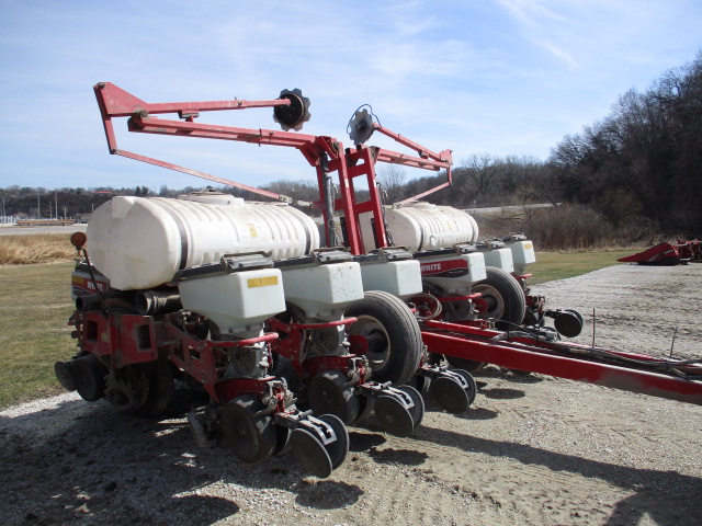 2013 White 8222 Planter