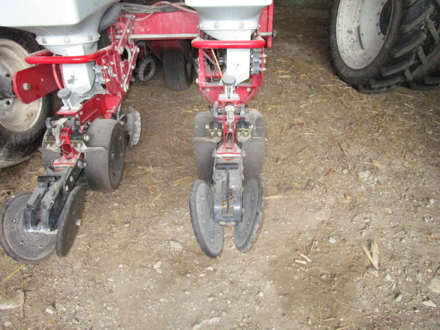 2013 White 8222 Planter