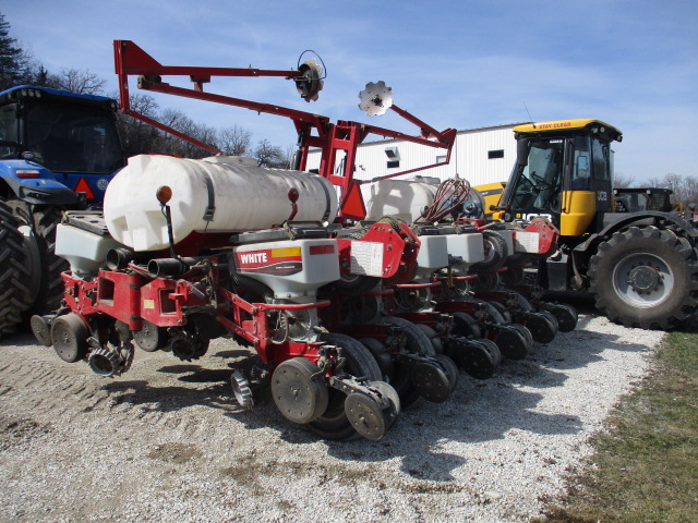 2013 White 8222 Planter