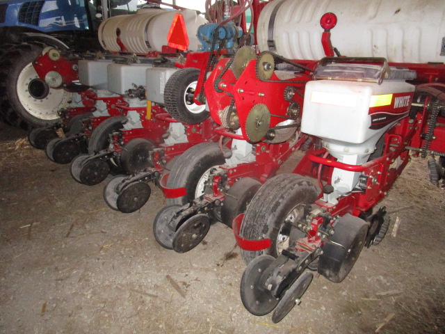 2013 White 8222 Planter