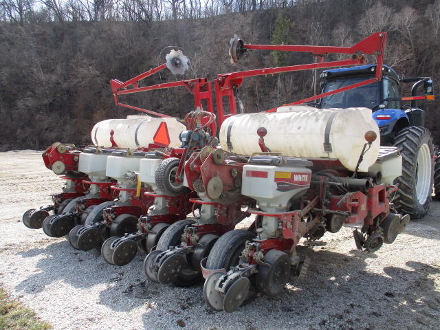 2013 White 8222 Planter