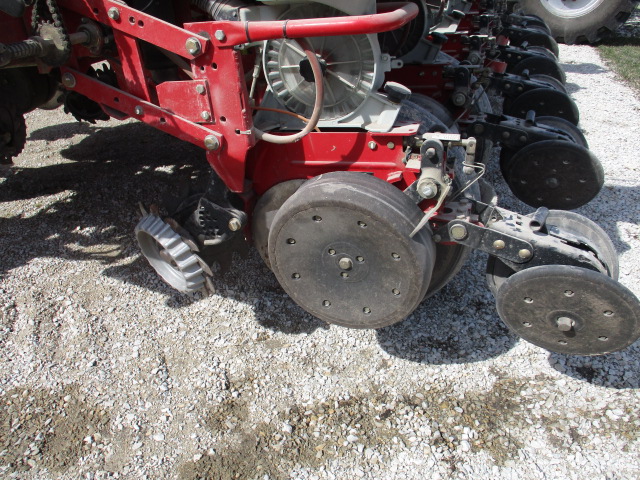 2013 White 8222 Planter