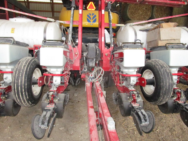 2013 White 8222 Planter