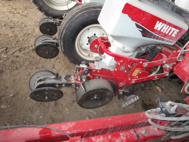 2013 White 8222 Planter