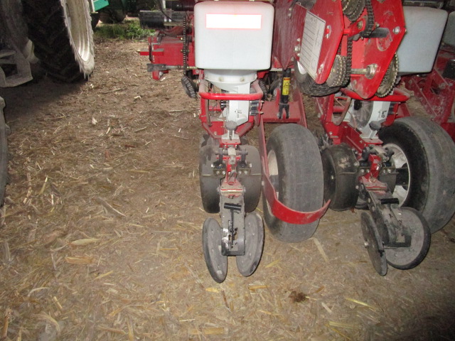 2013 White 8222 Planter