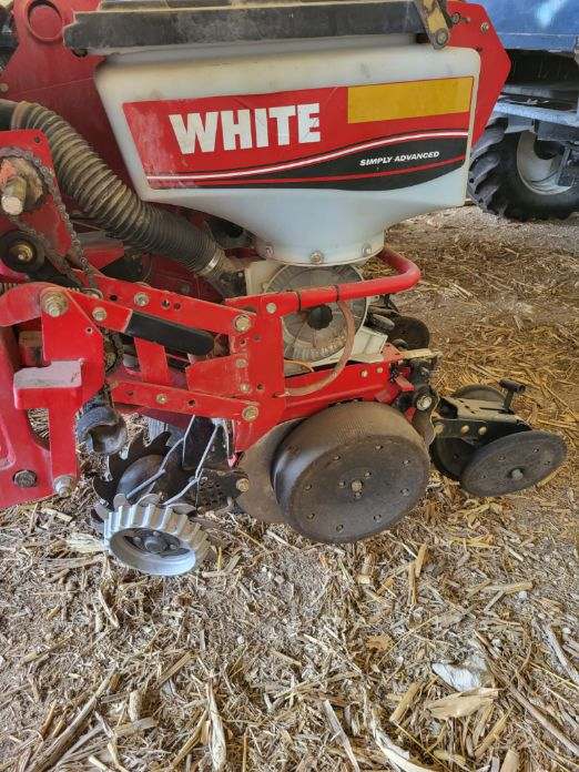 2013 White 8222 Planter