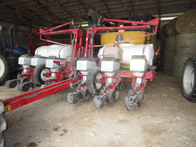 2013 White 8222 Planter