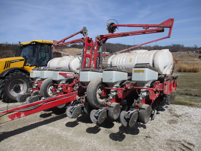 2013 White 8222 Planter