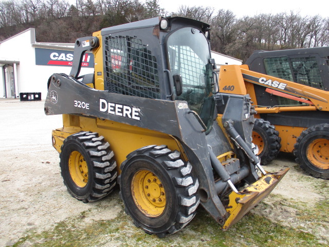 2014 John Deere 320E Skid Steer Loader