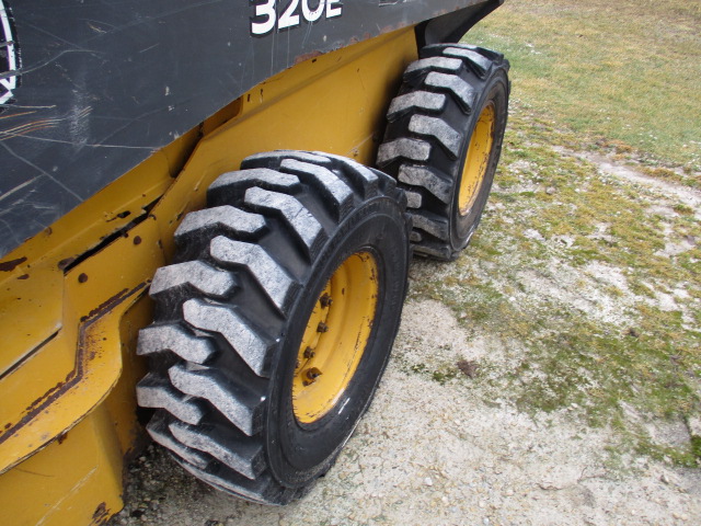 2014 John Deere 320E Skid Steer Loader