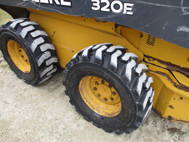 2014 John Deere 320E Skid Steer Loader