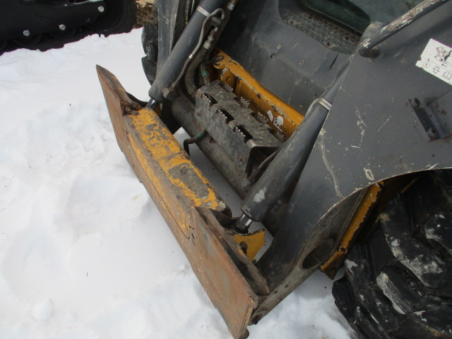 2014 John Deere 320E Skid Steer Loader