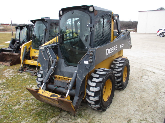 2014 John Deere 320E Skid Steer Loader