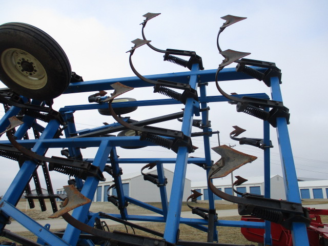 1996 DMI Tigermate Field Cultivator