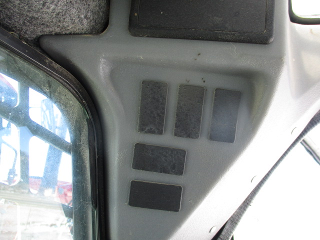 2015 Gehl R220 Skid Steer Loader