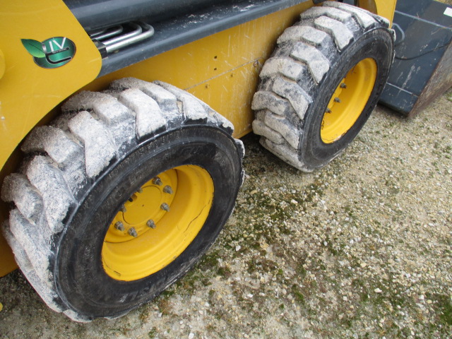 2015 Gehl R220 Skid Steer Loader