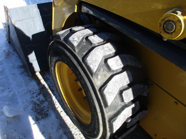 2015 Gehl R220 Skid Steer Loader
