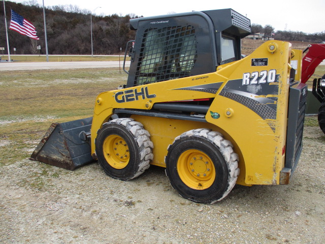 2015 Gehl R220 Skid Steer Loader