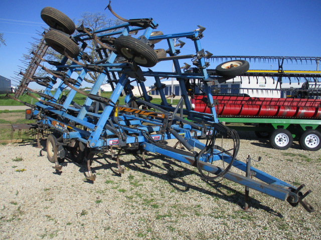 DMI DMI Tigermate II Field Cultivator