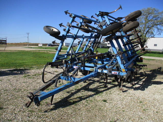 DMI DMI Tigermate II Field Cultivator