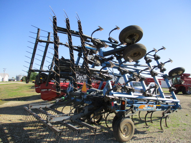 DMI DMI Tigermate II Field Cultivator