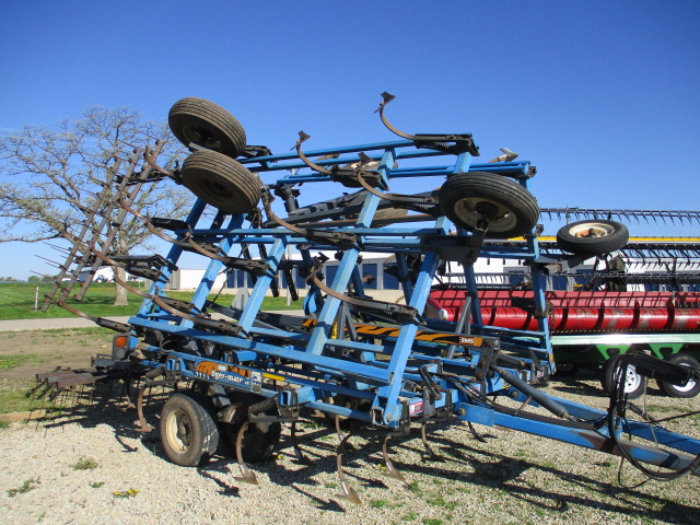 DMI DMI Tigermate II Field Cultivator