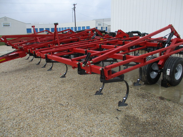 2024 Case IH TIGER-MATE 255 Field Cultivator