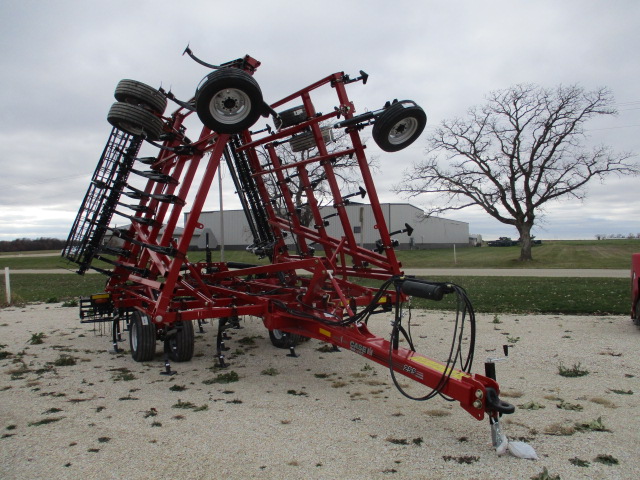 2024 Case IH TIGER-MATE 255 Field Cultivator