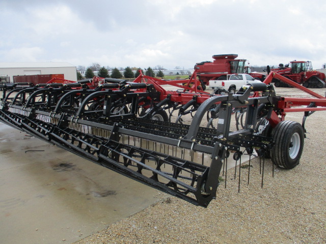 2024 Case IH TIGER-MATE 255 Field Cultivator