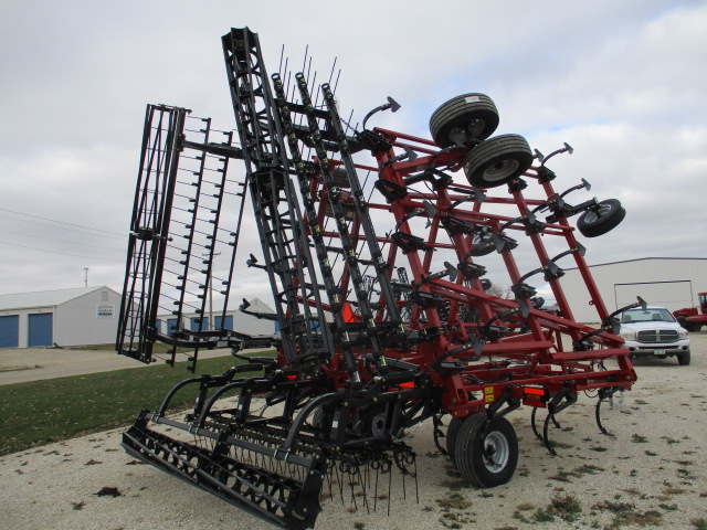 2024 Case IH TIGER-MATE 255 Field Cultivator