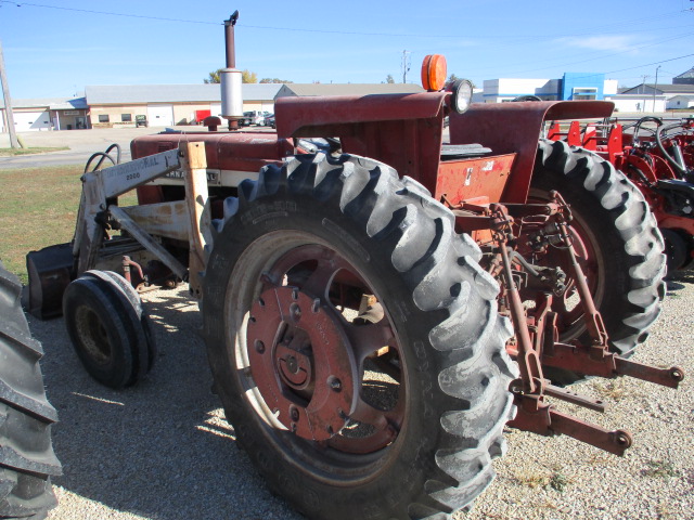 1969 International 656  RC-HS Tractor