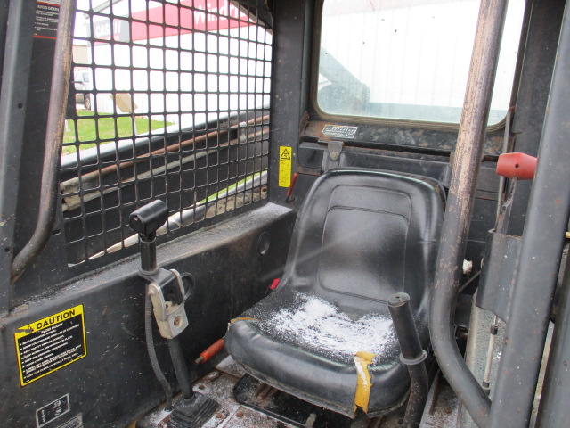 1995 New Holland LX885 Skid Steer Loader