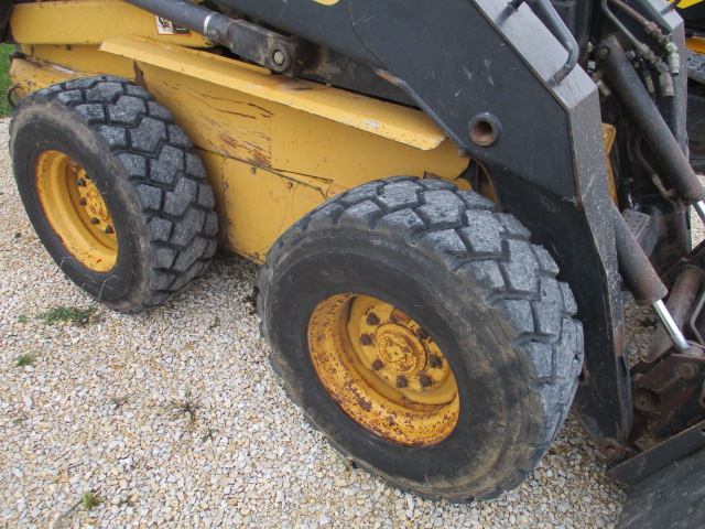 1995 New Holland LX885 Skid Steer Loader