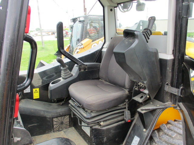 2016 JCB 260 Skid Steer Loader