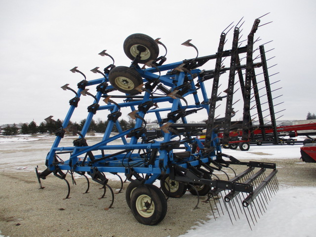 DMI Tigermate Field Cultivator