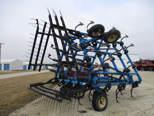 1996 DMI Tigermate Field Cultivator