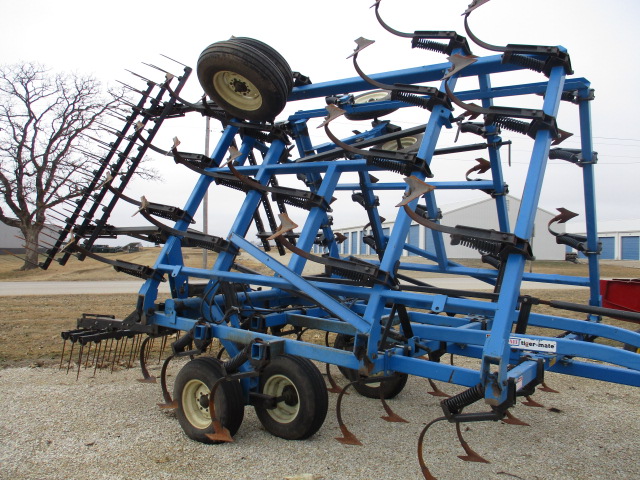 1996 DMI Tigermate Field Cultivator