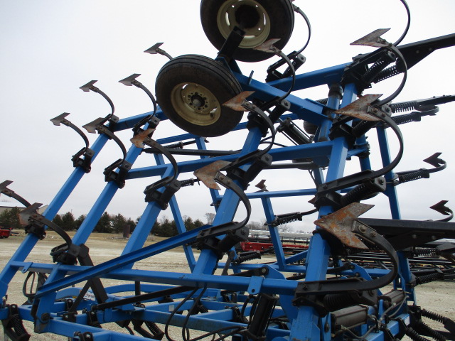 1996 DMI Tigermate Field Cultivator
