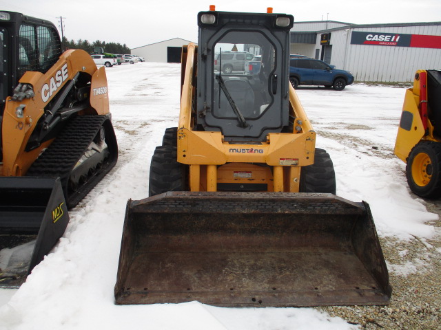 2004 Mustang Mfg. 2076 Skid Steer Loader