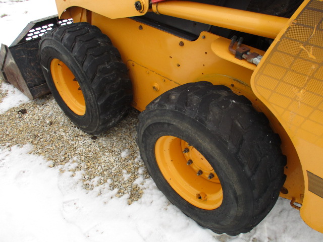 2004 Mustang Mfg. 2076 Skid Steer Loader