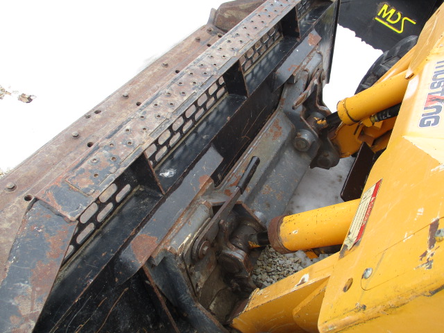 2004 Mustang Mfg. 2076 Skid Steer Loader