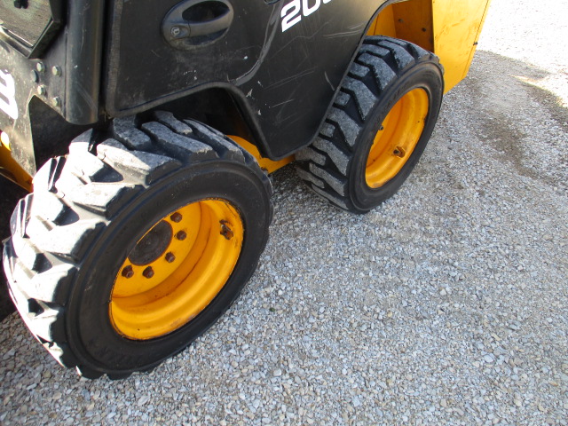 2013 JCB 205 Skid Steer Loader