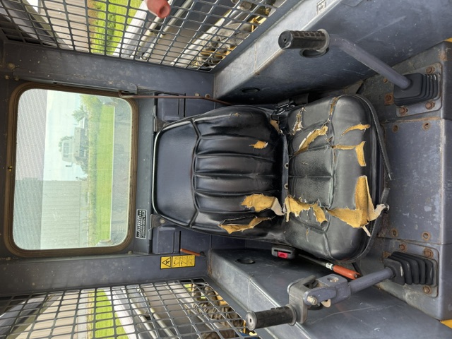 2001 New Holland LS180 Skid Steer Loader
