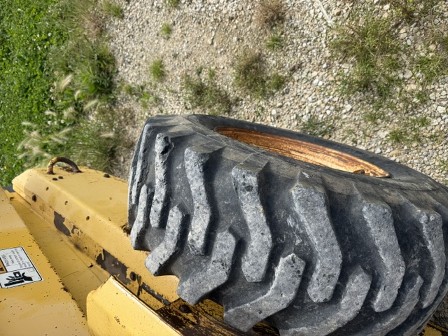 2001 New Holland LS180 Skid Steer Loader