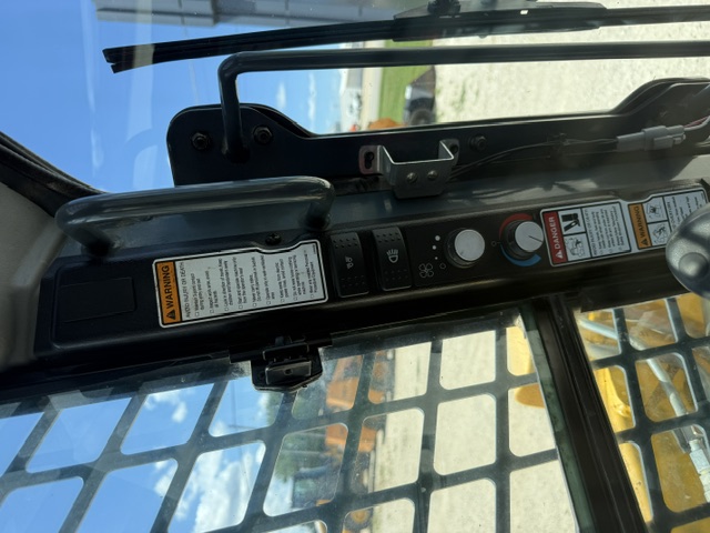 2015 Gehl V400 Skid Steer Loader