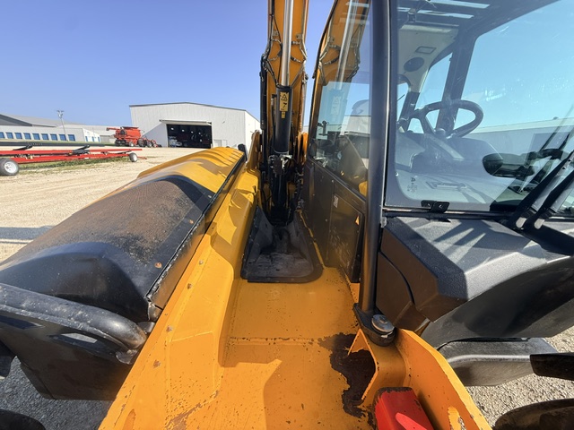 2017 JCB 560-80 Agri Super TeleHandler