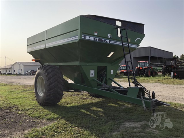 2002 Brent 776 Grain Cart