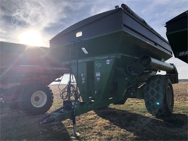 2013 Brent 1082 Grain Cart